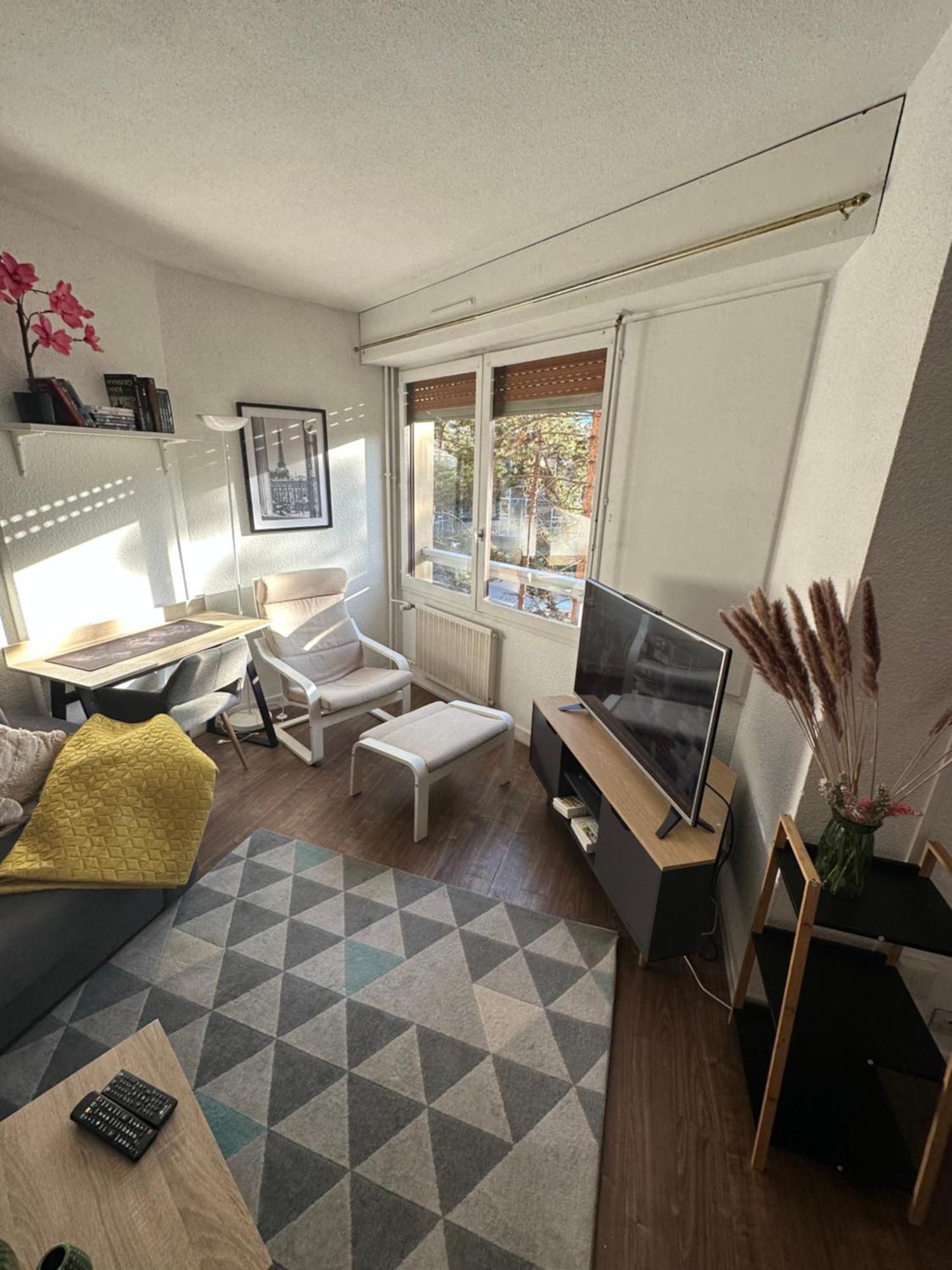 Studio Elegant A Cergy Exteriör bild
